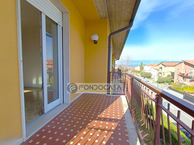 Quadrilocale in Vendita a Peschiera del Garda, zona Peschiera, 250'000€, 125 m²