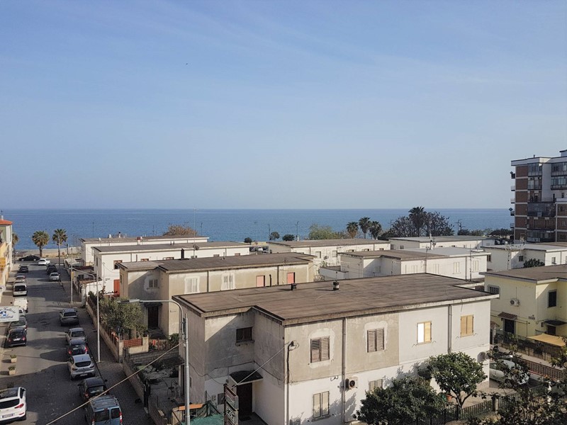 Quadrilocale in Affitto a Catanzaro, zona Lido Casciolino, 1'700€, 110 m², arredato