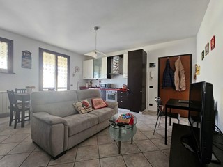 Trilocale in Vendita a Cascina, zona Sant'Anna, 189'000€, 92 m², arredato, con Box