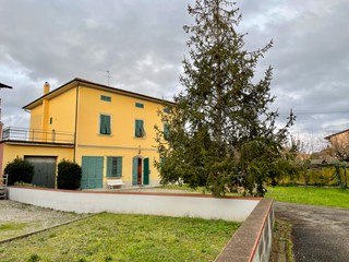 Casa Indipendente in Vendita a San Miniato, zona Ponte a Egola, 330'000€, 450 m²