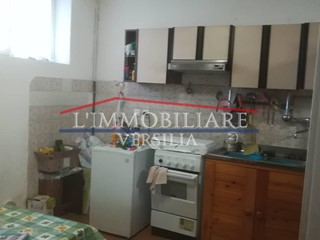 Trilocale in Vendita a Carrara, zona Marina di Carrara, 60'000€, 55 m², arredato