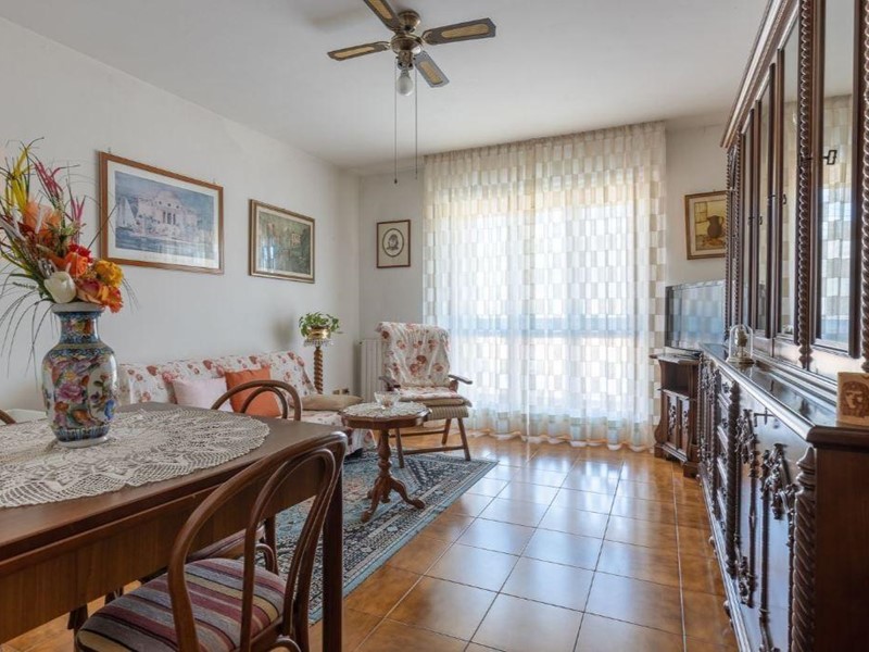 Quadrilocale in Vendita a Cascina, zona San Frediano a Settimo, 139'000€, 90 m², con Box