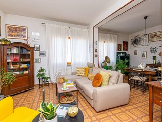 Appartamento in Vendita a Pontedera, 163'000€, 137 m², con Box