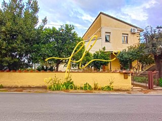 Villa bifamiliare in Vendita a Castagneto Carducci, zona Donoratico, 195'000€, 79 m², con Box