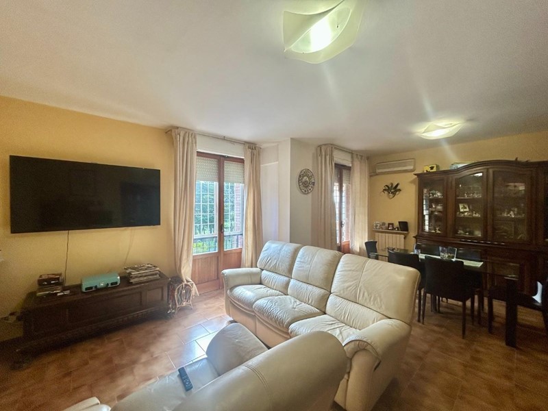 Appartamento in Vendita a Sovicille, zona San Rocco a Pilli, 230'000€, 121 m², con Box