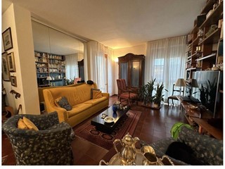 Appartamento in Vendita a Pisa, 225'000€, 105 m², con Box