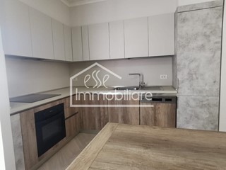 Trilocale in Vendita a Empoli, zona Ponzano, 370'000€, 71 m², arredato, con Box