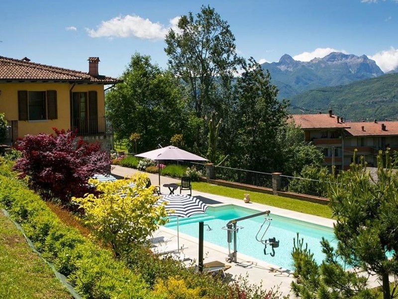 Casa Indipendente in Vendita a Castiglione di Garfagnana, 530'000€, 240 m², arredato, con Box