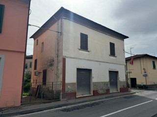 Casa Indipendente in Vendita a Capraia e Limite, 210'000€, 190 m², con Box