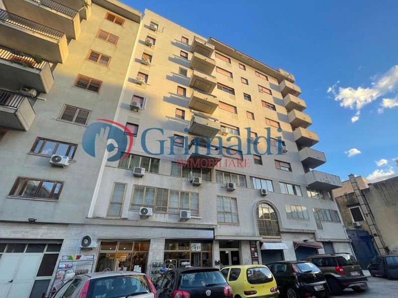 Ufficio in Vendita a Palermo, 70'000€, 60 m²