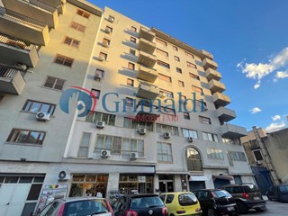 Ufficio in Vendita a Palermo, 70'000€, 60 m²
