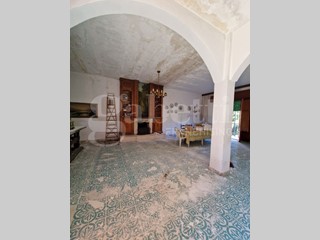 Villa in Vendita a Brindisi, 450'000€, 512 m²