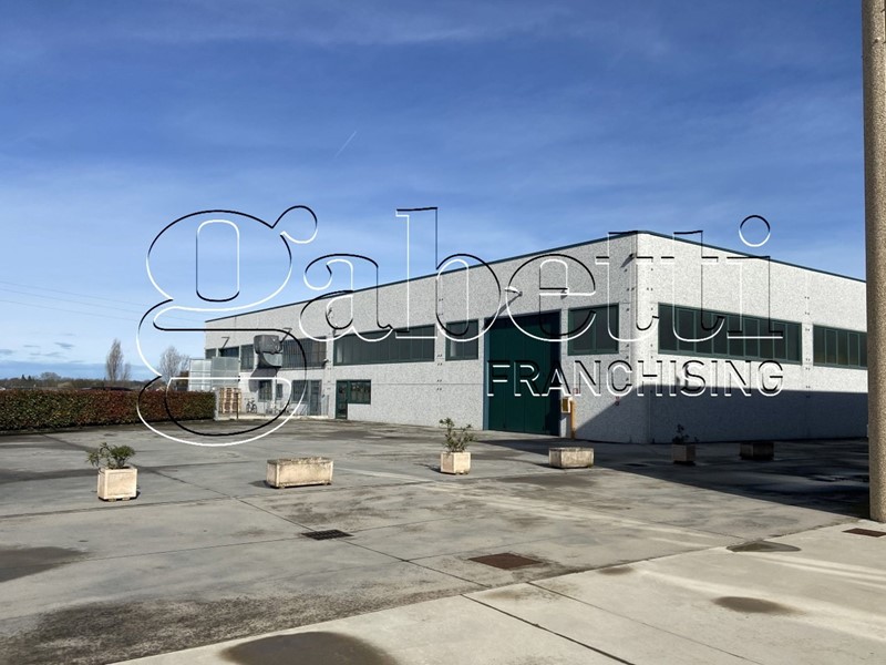 Capannone in Vendita a Ferrara, 2'000'000€, 2500 m²