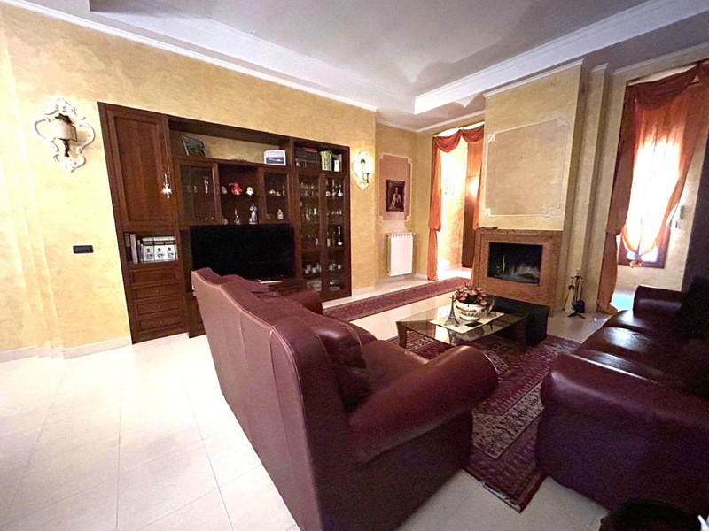 Villa in Vendita a Pulsano, 210'000€, 120 m²