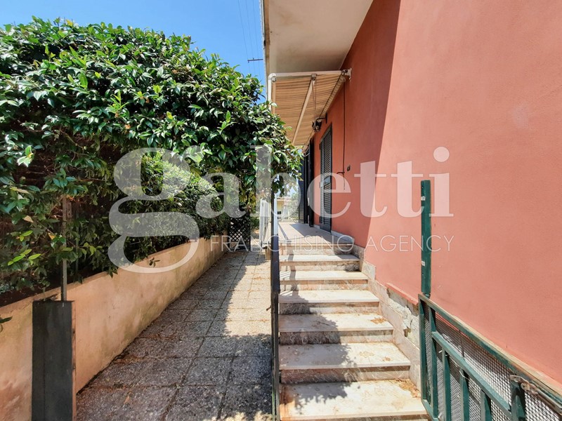 Villa bifamiliare in Vendita a Giugliano in Campania, 265'000€, 230 m²