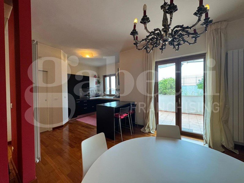 Villa in Vendita a Bari, 390'000€, 250 m²