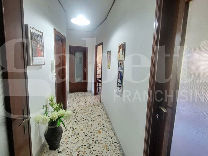 Trilocale in Vendita a Napoli, 248'000€, 105 m²