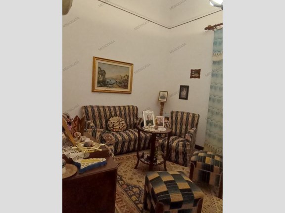 Casa Indipendente in Vendita a Erice, zona Erice via Guarnotti, 150'000&euro;, 145 m², con Box