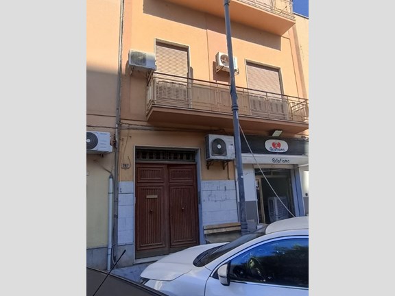 Appartamento in Vendita a Trapani, zona Trapani via G.B. Fardella, 94'000&euro;, 140 m²