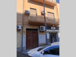 Appartamento in Vendita a Trapani, zona Trapani via G.B. Fardella, 94'000&euro;, 140 m²