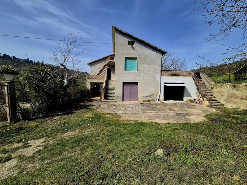 Villa in Vendita a Loreto Aprutino, 145'000€, 161 m²