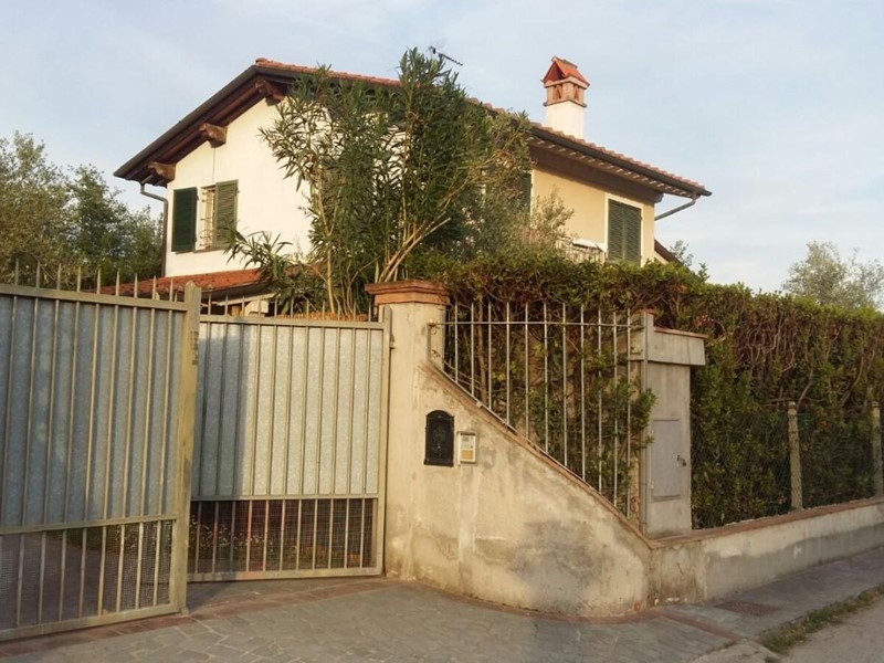 Villa in Vendita a Pietrasanta, zona Tonfano, 700'000€, 140 m², arredato