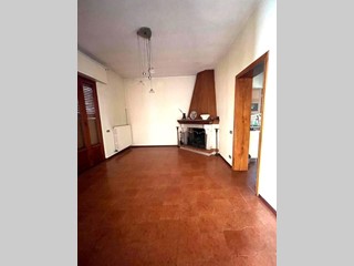 Casa Indipendente in Vendita a Lucca, zona Santa Maria a Colle, 340'000&euro;, 153 m², con Box