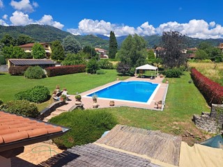 Villa in Vendita a Barga, 580'000&euro;, 260 m², arredato, con Box