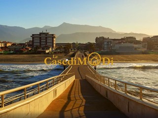 Attività commerciale in Vendita a Camaiore, zona Lido di Camaiore, 2'200'000&euro;, 1008 m²