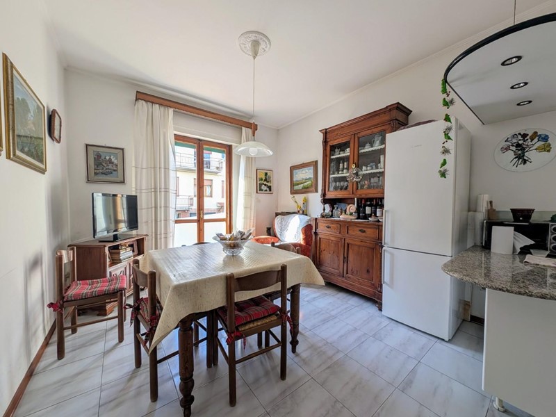 Appartamento in Vendita a Vinci, zona Sovigliana, 249'000€, 140 m², con Box