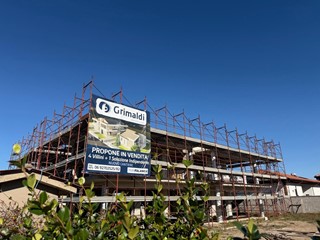 Villa bifamiliare in Vendita a Aprilia, 275'000€, 130 m²