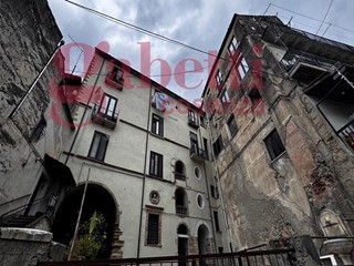 Quadrilocale in Vendita a Cosenza, 100'000€, 220 m²