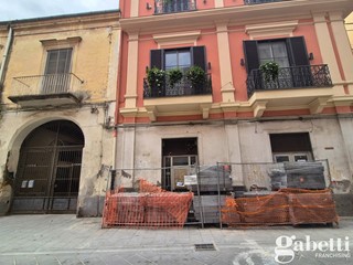 Negozio in Vendita a Acerra, 250'000€, 200 m²