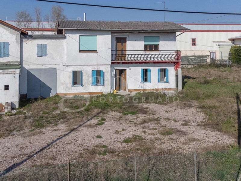 Casa Indipendente in Vendita a Portogruaro, 70'000€, 160 m²