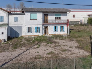 Casa Indipendente in Vendita a Portogruaro, 70'000€, 160 m²
