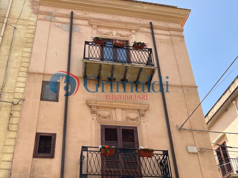 Quadrilocale in Vendita a Castellammare del Golfo, 155'000€, 80 m², arredato