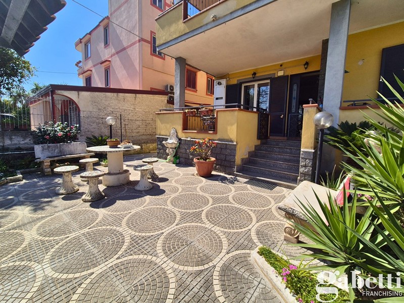 Casa Indipendente in Vendita a Pomigliano d'Arco, 490'000€, 230 m²