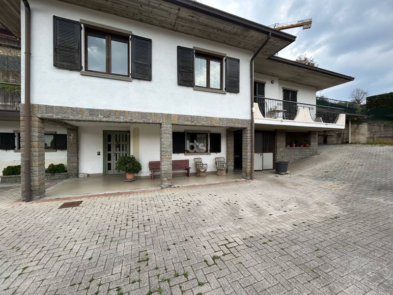 Casa Indipendente in Vendita a Paratico, 390'000€, 370 m²