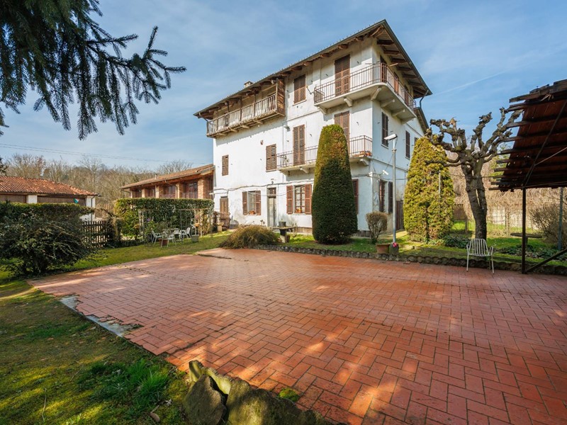 Rustico in Vendita a Chieri, zona Madonna Della Scala, 295'000€, 518 m²