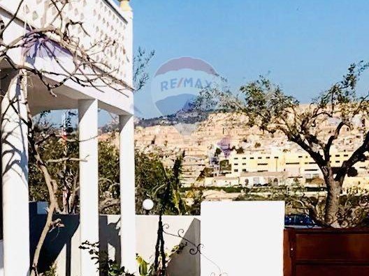 Villa in Vendita a Noto, 270'000€, 123 m², arredato