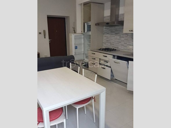 Casa Semi Indipendente in Affitto a Castellanza, zona Castegnate, 450€, 75 m², arredato