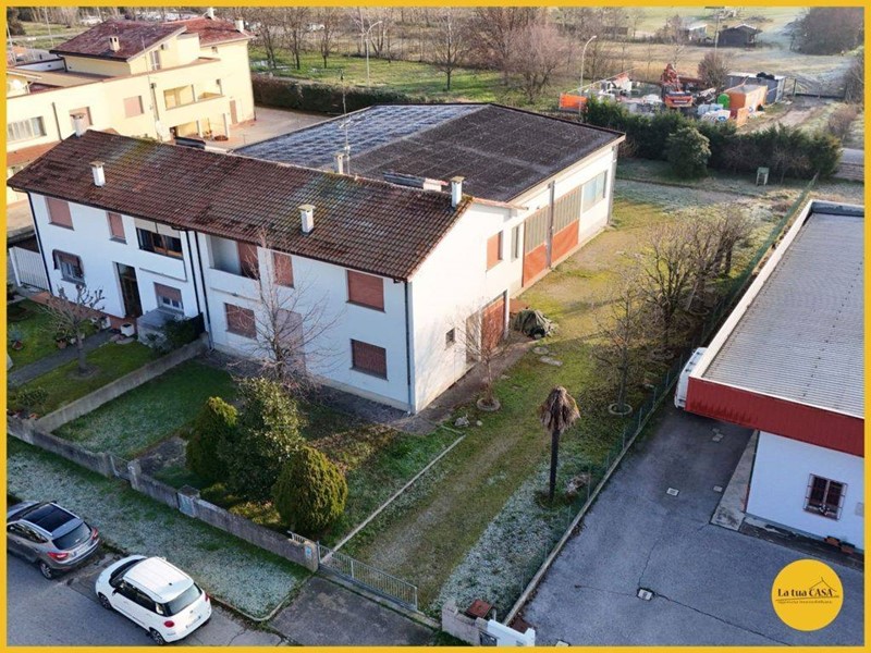 Villetta a schiera in Vendita a Molinella, 215'000€, 406 m²