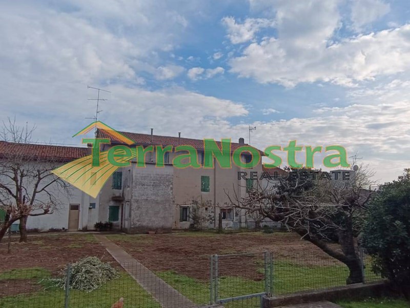 Casa Indipendente in Vendita a Cordenons, 160'000€, 227 m²