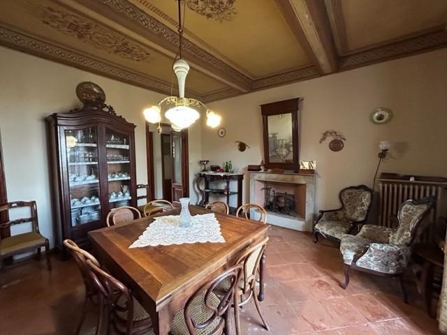 Villa in Vendita a Siena, 1'000'000€, 650 m²