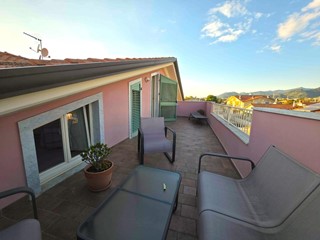 Trilocale in Vendita a Massa, zona Marina di Massa, 295'000€, 80 m², con Box