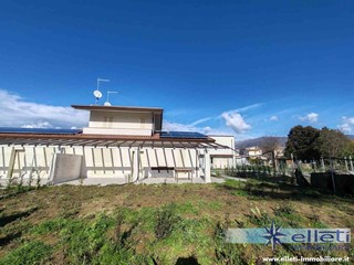 Villa bifamiliare in Vendita a Massa, zona Marina di Massa, 700'000&euro;, 135 m²