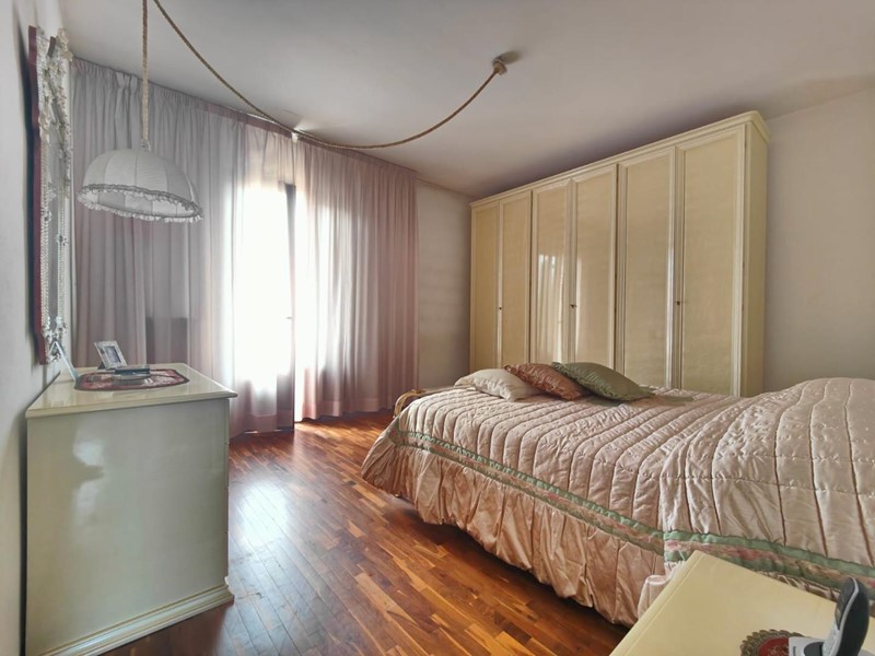 Appartamento in Vendita a Fucecchio, zona Galleno, 230'000€, 125 m², arredato, con Box