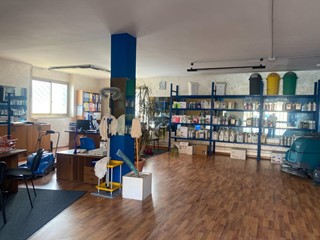 Attività commerciale in Vendita a Barge, 99'000€, 100 m²