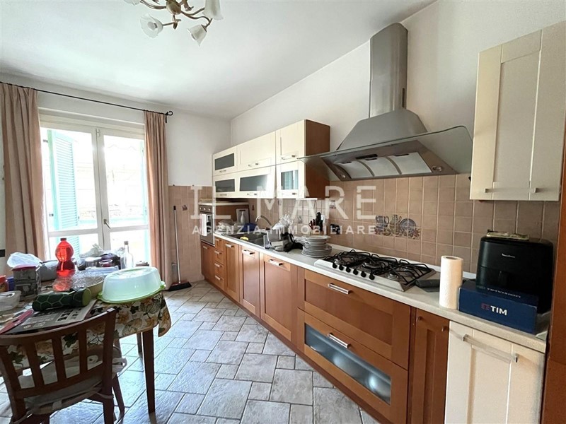 Trilocale in Vendita a Massa, zona Marina di Massa, 280'000€, 65 m², arredato