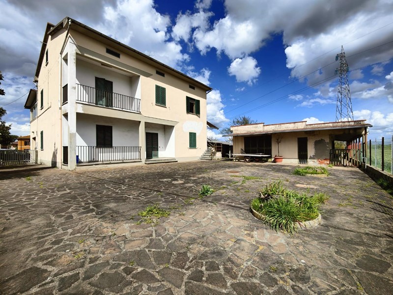 Casa Indipendente in Vendita a Santa Croce sull'Arno, 190'000€, 230 m², con Box